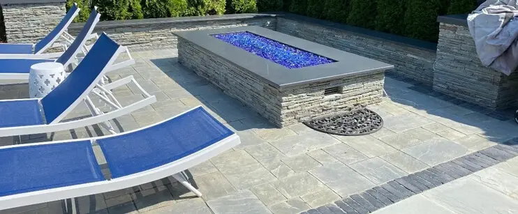 A pool with blue glass in the middle of it