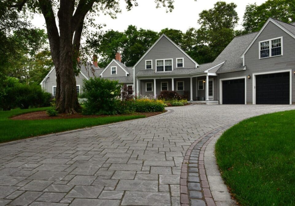 Unilock_8.-WhitmoreYardCare_Driveway_Paver_Unilock